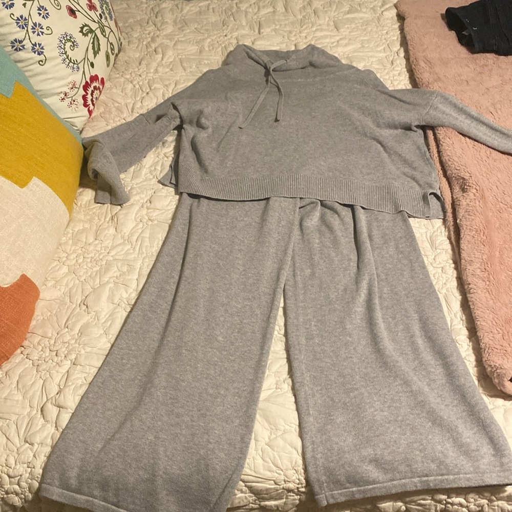 Cozy Women's Gray Knit Sweater Set - Pullover Hoodie & Wide-Leg Pants